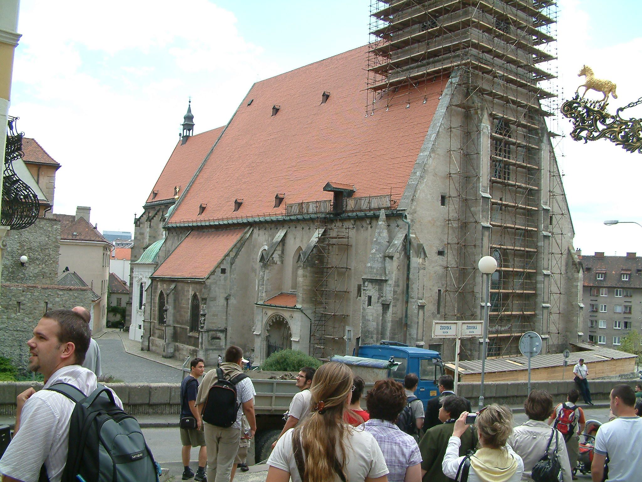 dscf0147-pozsony-a_dom_elott